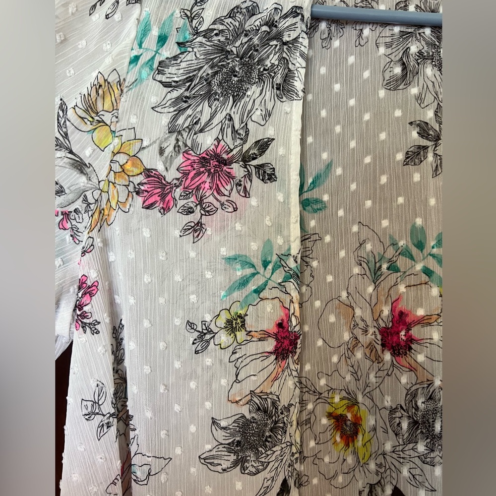Torrid White Swiss Dot Floral Hi-Low Kimono - Picture 6 of 10